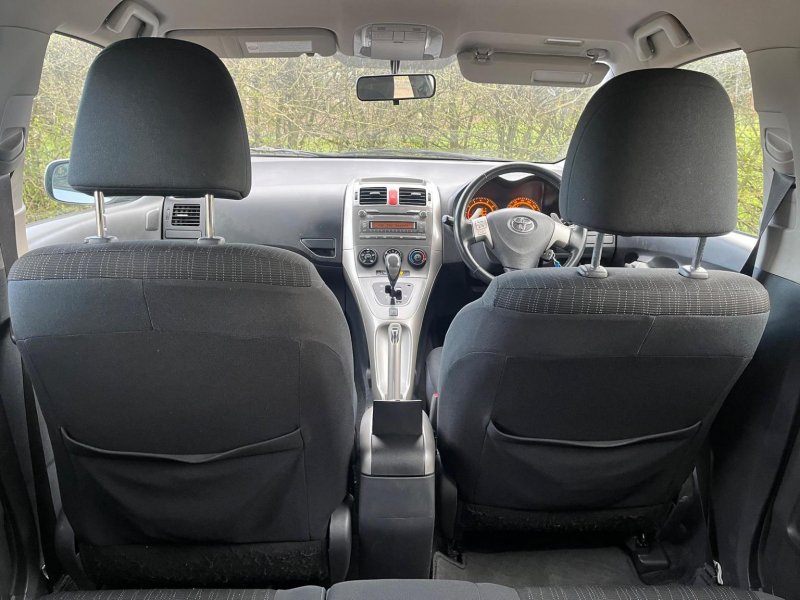 TOYOTA AURIS