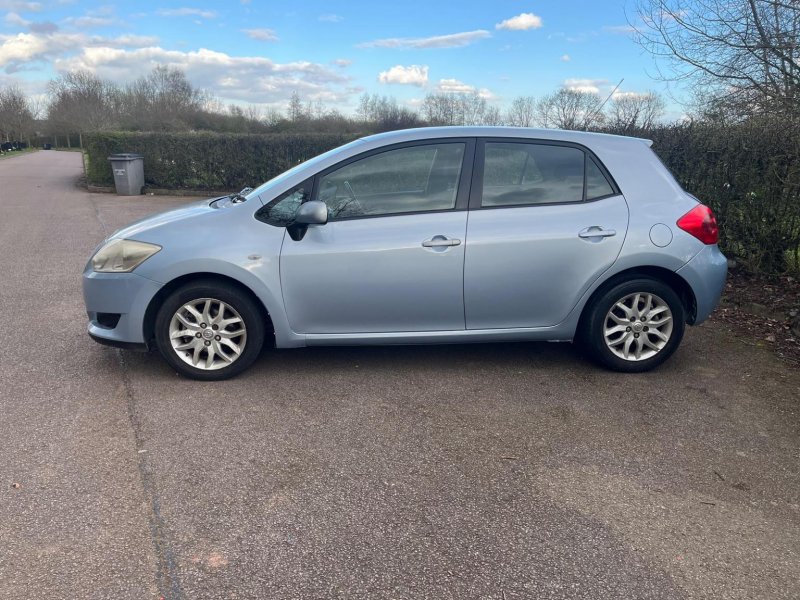 TOYOTA AURIS
