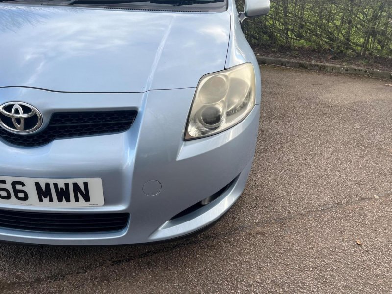 TOYOTA AURIS