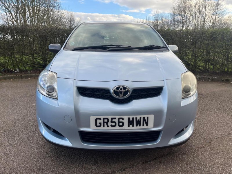 TOYOTA AURIS