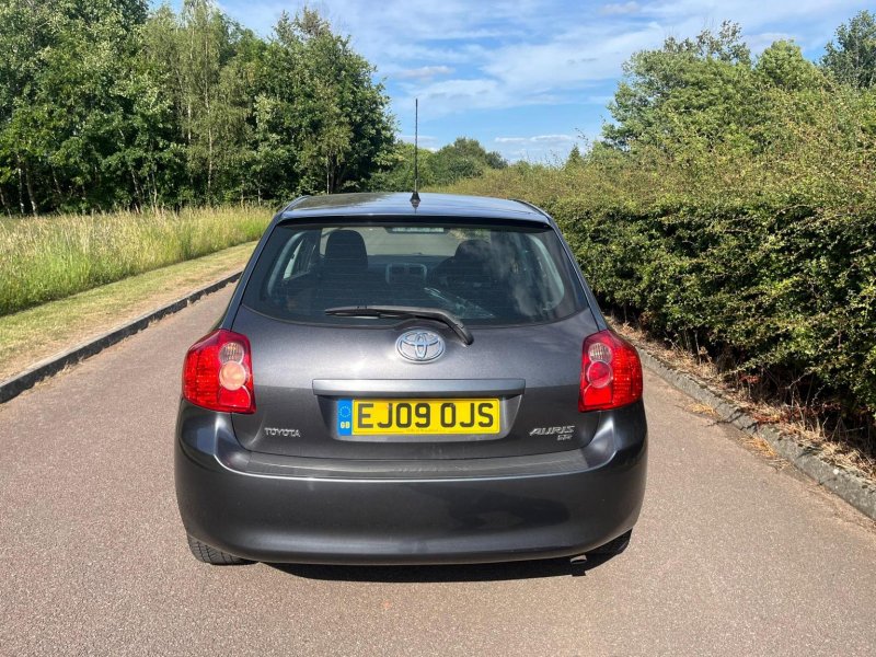 TOYOTA AURIS