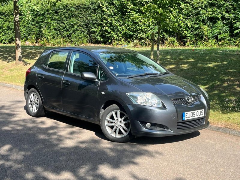 TOYOTA AURIS