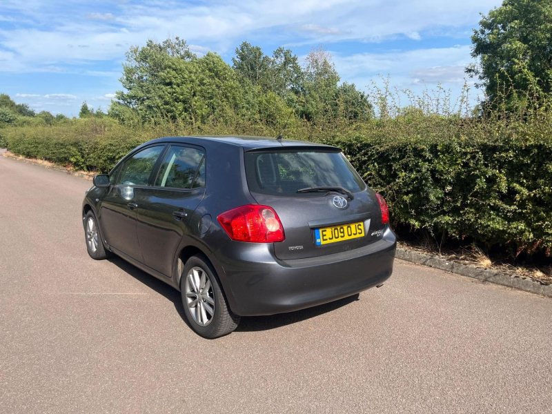 TOYOTA AURIS