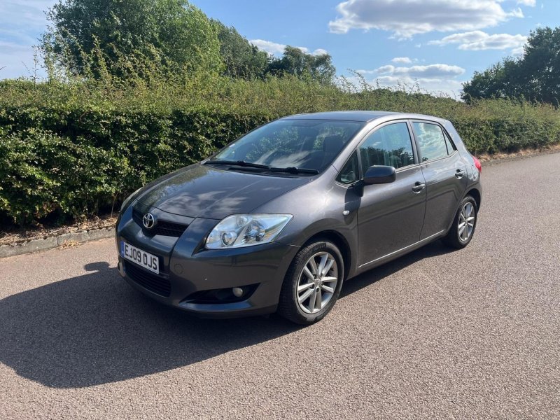 TOYOTA AURIS