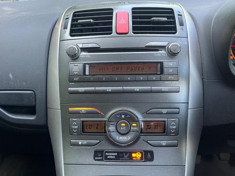 TOYOTA AURIS